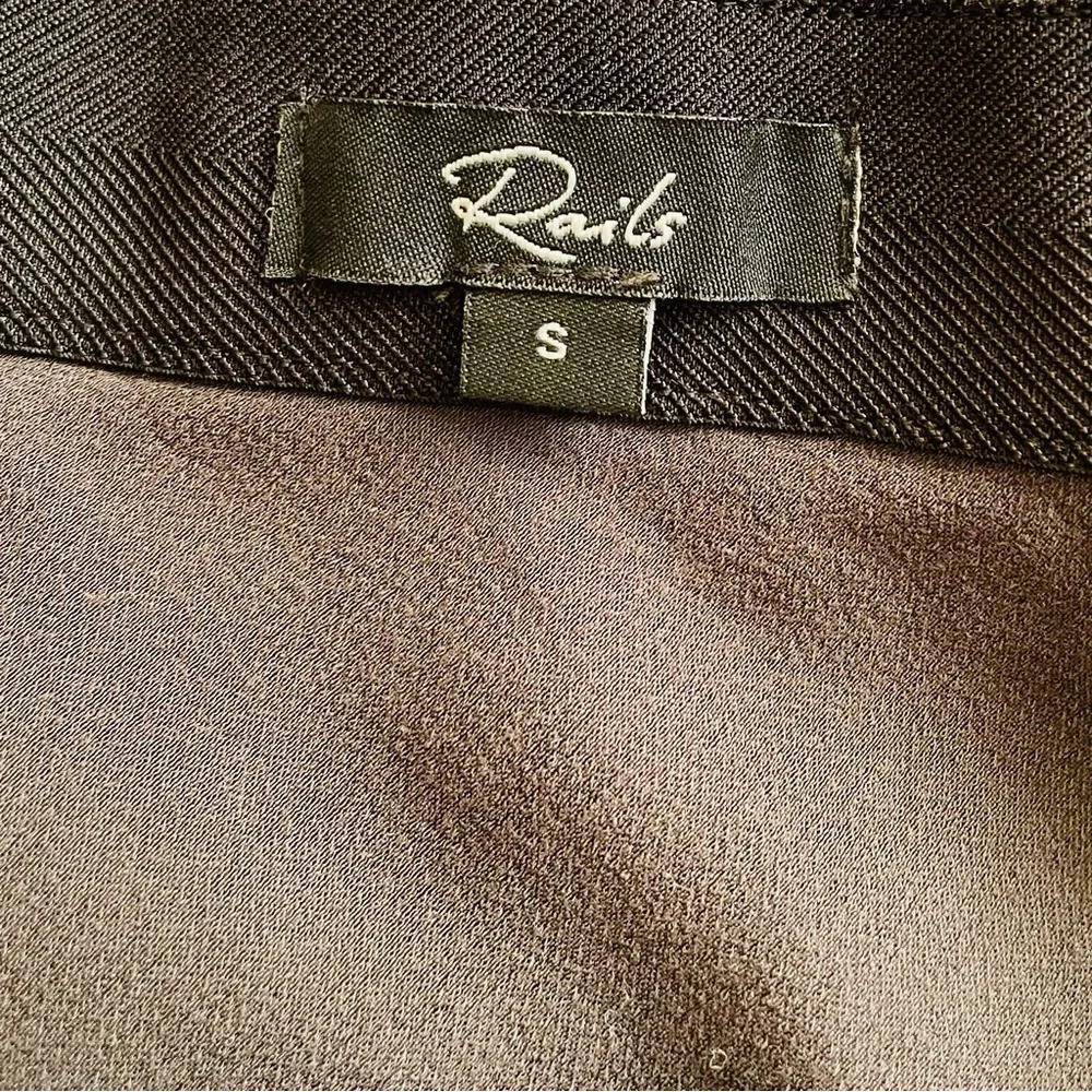 Rails SMALL Berlin satin crepe high rise black midi skirt - Picture 4 of 6